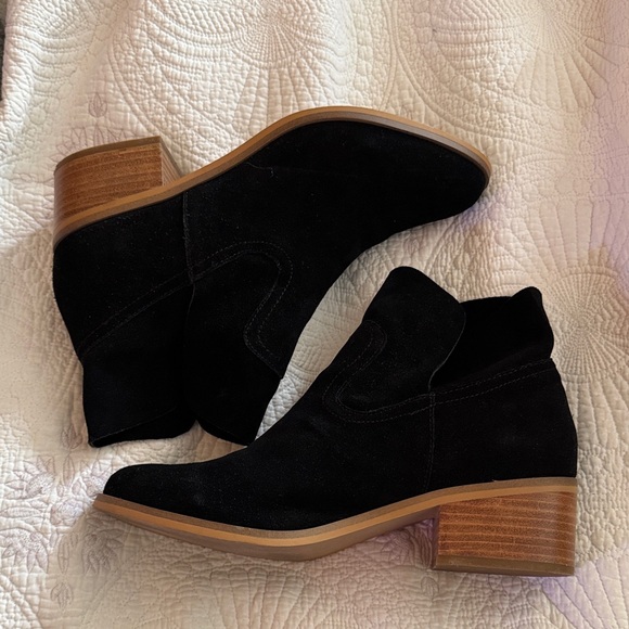 Steve Madden Shoes - Steve Madden Black Suede Ankle Booties Sz 10